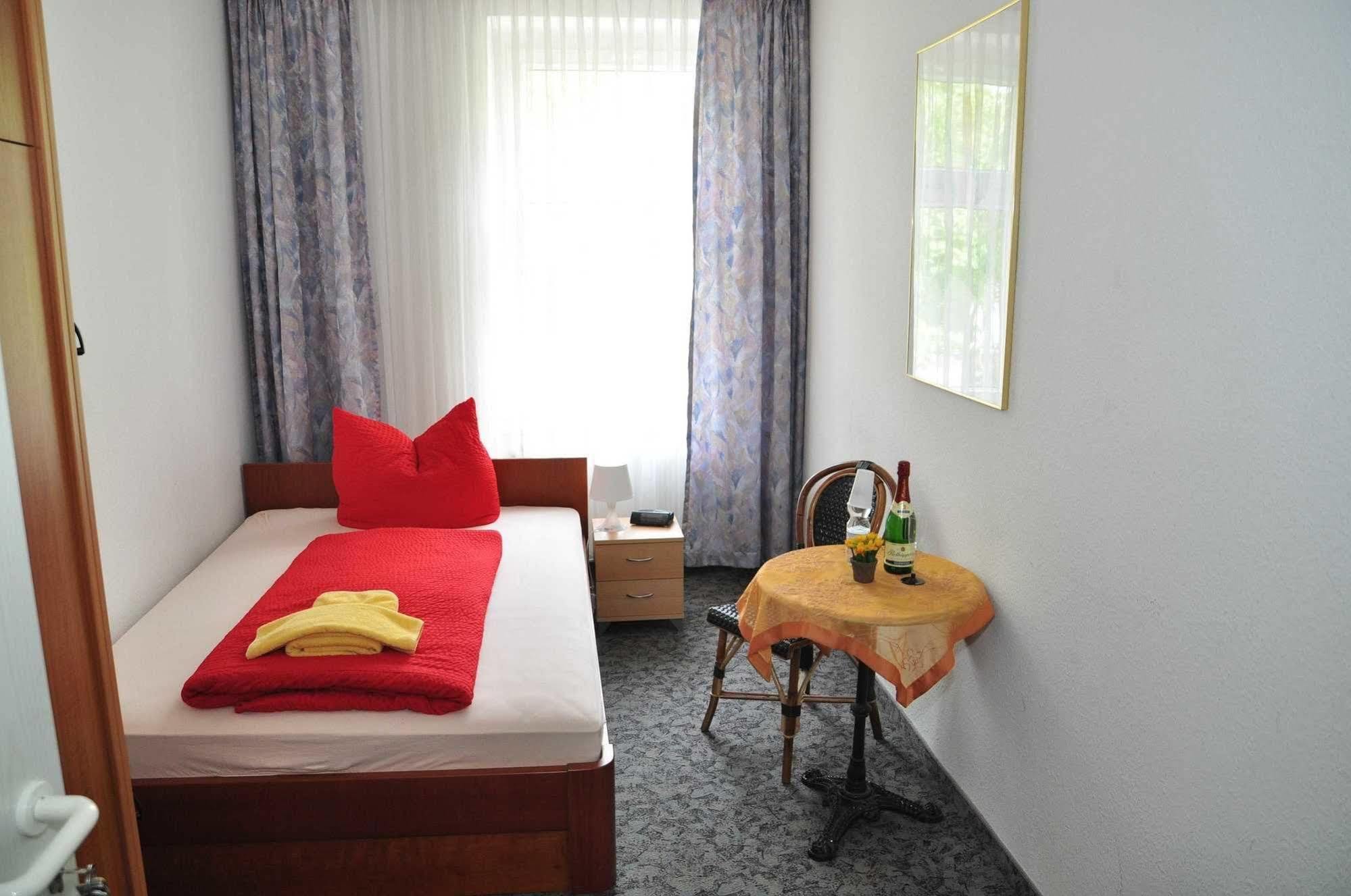 Pension Leipzig Georgplatz Bagian luar foto